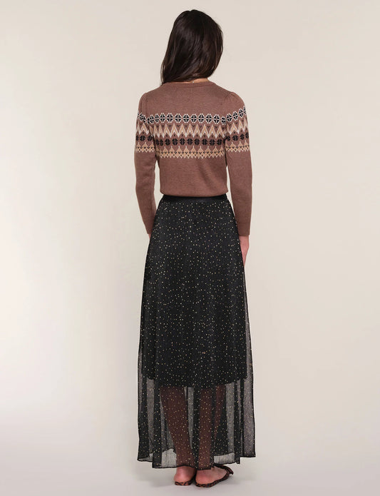 simple maxi skirt with an elastic waist. It showcases a sheer crinkled fabric with a delicate foil print throughout.
