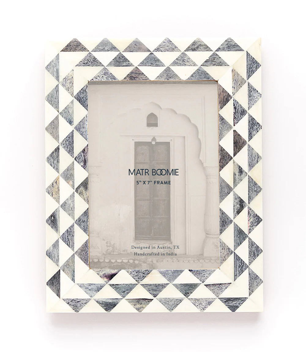 Varuna  5x7 Gray & White Photo Frame