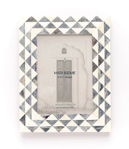 Varuna  5x7 Gray & White Photo Frame