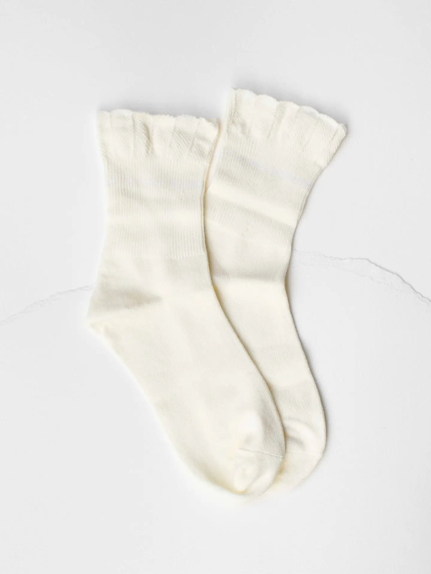 ruffle-edge crew socks in ivory